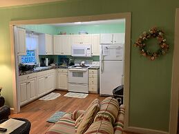 Queen Anne's Revenge At The Beach 3 Bedroom Cottage by RedAwning