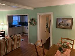 Queen Anne's Revenge At The Beach 3 Bedroom Cottage by RedAwning