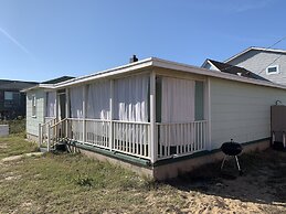 Queen Anne's Revenge At The Beach 3 Bedroom Cottage by RedAwning