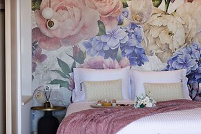 Lines Concept Accommodation