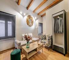 VENETIAN WELL HOUSE by LOC HOSPITALITY