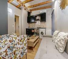 VENETIAN WELL HOUSE by LOC HOSPITALITY