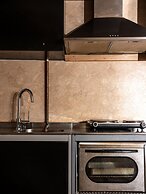 VENETIAN WELL HOUSE by LOC HOSPITALITY