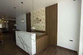 Monarch Montvert Rabale