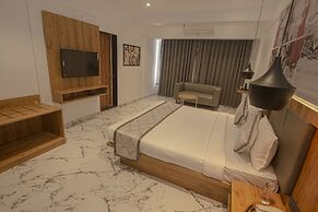 Monarch Montvert Rabale