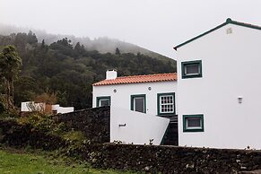 Liiiving in Açores-Mountain Island House
