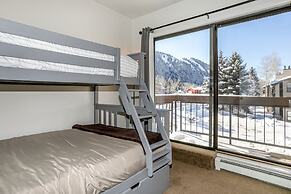 Sunriver Condos F105 3 Bedroom Condo by RedAwning