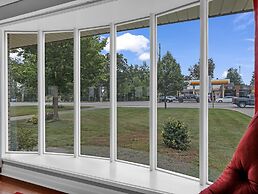 Park Bungalow #4 - Seacliff Beach Suites