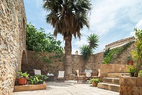 Menexes Suites Monemvasia