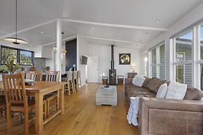 Gorgeous Family Home-Fully Fenced & Toys