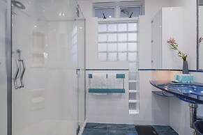 Gorgeous Family Home-Fully Fenced & Toys