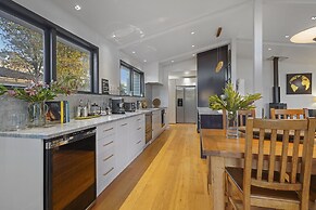 Gorgeous Family Home-Fully Fenced & Toys