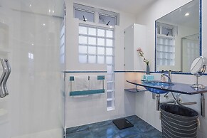 Gorgeous Family Home-Fully Fenced & Toys