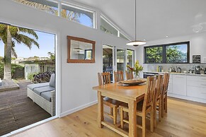 Gorgeous Family Home-Fully Fenced & Toys