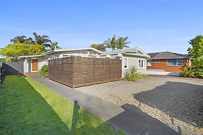 Gorgeous Family Home-Fully Fenced & Toys