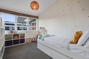 Gorgeous Family Home-Fully Fenced & Toys