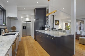 Gorgeous Family Home-Fully Fenced & Toys