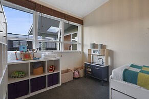 Gorgeous Family Home-Fully Fenced & Toys