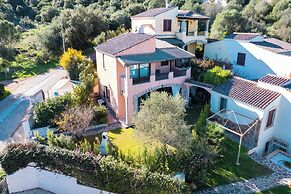 Villa Victoria 1.5 Km From The Beach