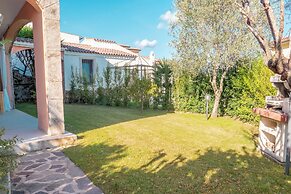 Villa Victoria 1.5 Km From The Beach