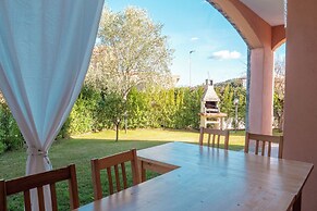 Villa Victoria 1.5 Km From The Beach