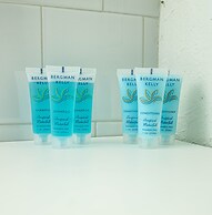 Vintage Elegance - Condo Steps Away From Casino