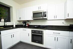 Vintage Elegance - Condo Steps Away From Casino