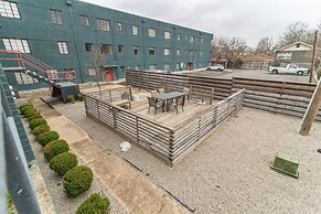 Vintage Elegance - Condo Steps Away From Casino