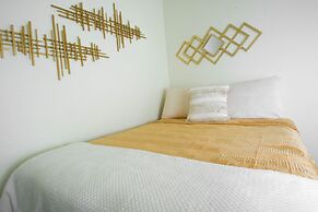 Vintage Elegance - Condo Steps Away From Casino