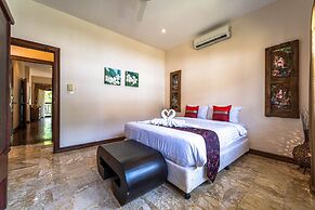 Cozy 3 BR Pool Villa close to Town CV3L