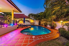 Cozy 3 BR Pool Villa close to Town CV3L