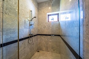 Cozy 3 BR Pool Villa close to Town CV3L