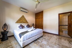 Cozy 3 BR Pool Villa close to Town CV3L