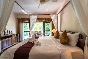 Cozy 3 BR Pool Villa close to Town CV3L