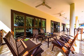 Cozy 3 BR Pool Villa close to Town CV3L