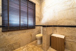 Cozy 3 BR Pool Villa close to Town CV3L