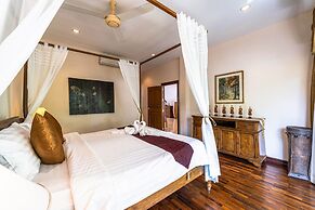 Cozy 3 BR Pool Villa close to Town CV3L