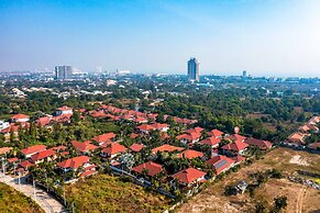 Cozy 3 BR Pool Villa close to Town CV3L