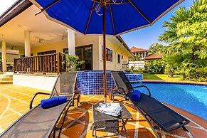 Cozy 3 BR Pool Villa close to Town CV3L