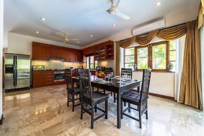 Cozy 3 BR Pool Villa close to Town CV3L