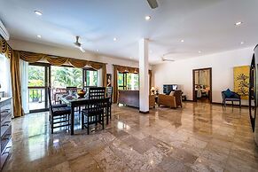 Cozy 3 BR Pool Villa close to Town CV3L