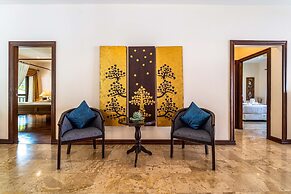 Cozy 3 BR Pool Villa close to Town CV3L