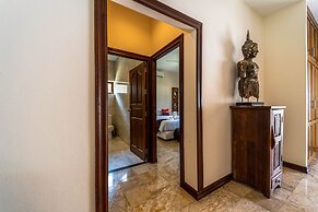 Cozy 3 BR Pool Villa close to Town CV3L