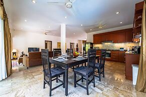 Cozy 3 BR Pool Villa close to Town CV3L