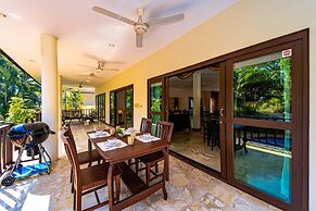 Cozy 3 BR Pool Villa close to Town CV3L