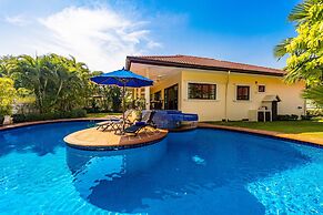 Cozy 3 BR Pool Villa close to Town CV3L