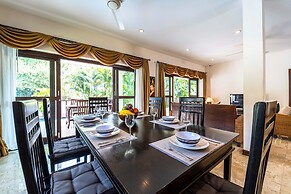 Cozy 3 BR Pool Villa close to Town CV3L