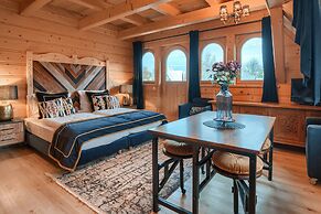 Rich Witch Villa&SPA