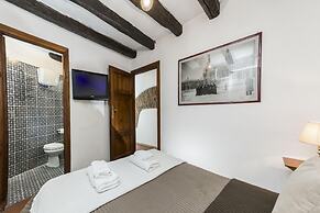 Diana in Pantheon Apartment