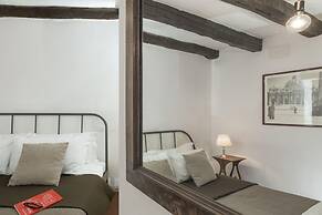 Diana in Pantheon Apartment